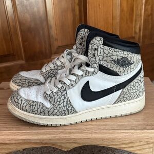 Youth Nike Air Jordan 1 High-Tops size 6